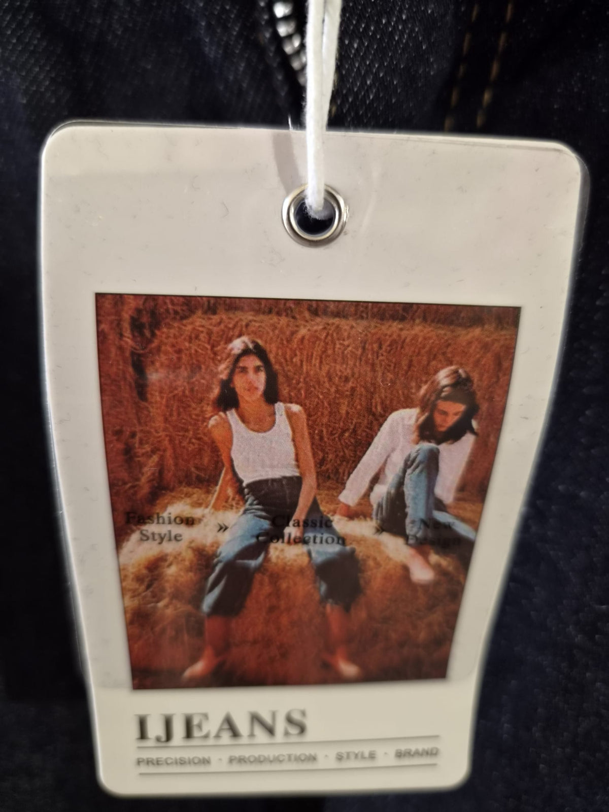 Jeans blu scuro a gamba ampia con dettaglio decorativo